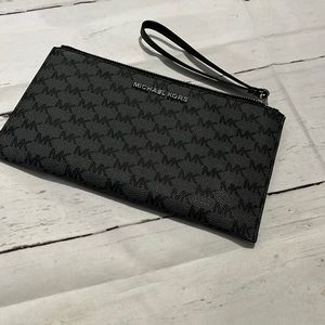 Micheal Kors Wristlet